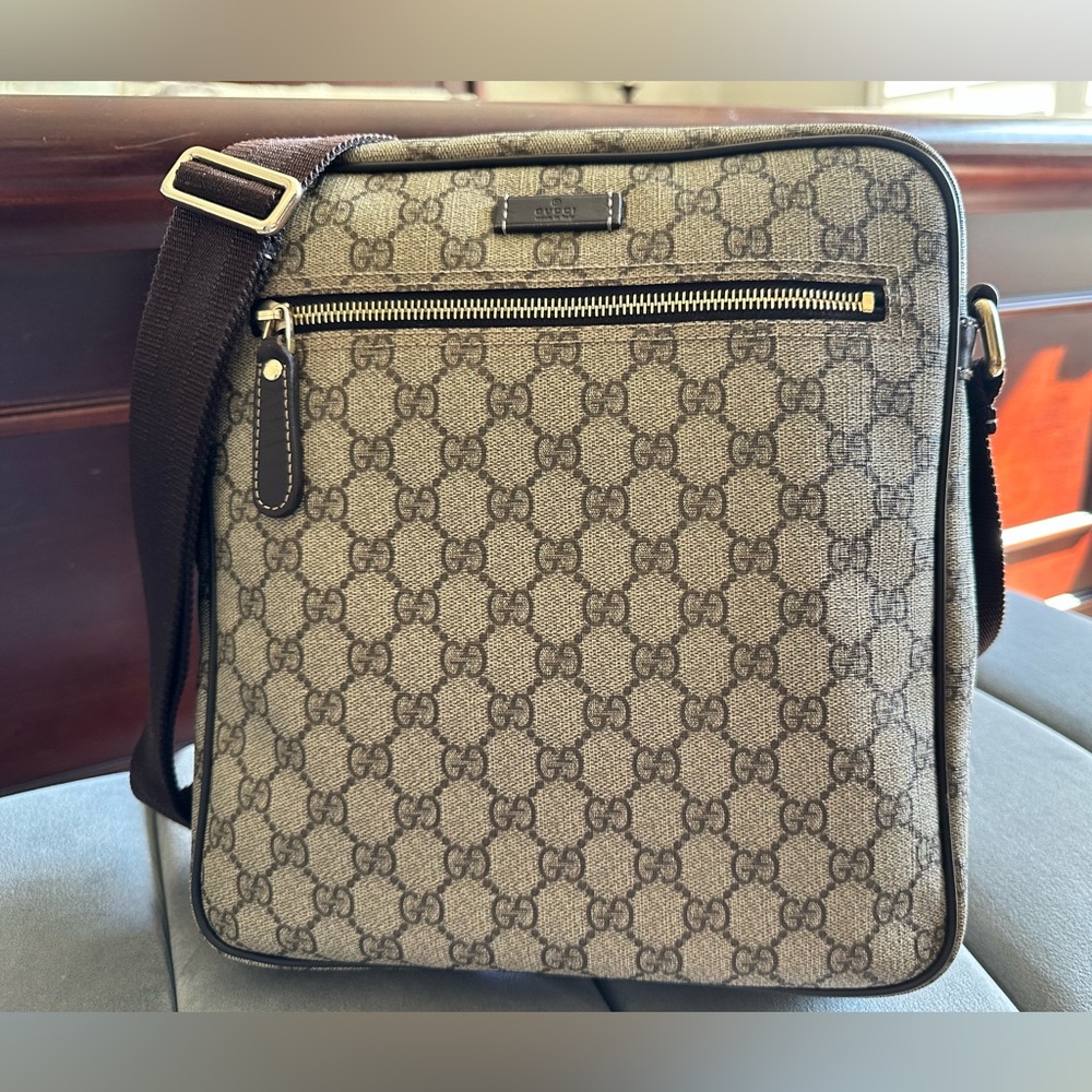 100% Authentic Gucci Front Zip Messenger Bag